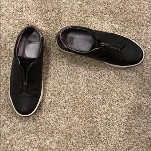 Johnston & Murphy Black Zipper Sneaker